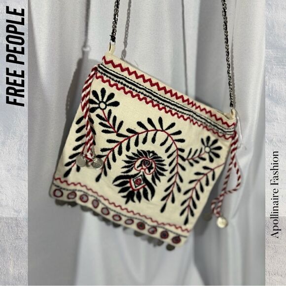 FREE PEOPLE EMILIE EMBROIDERED CROSSBODY BAG IN WHITE NEW STUNNING - Picture 4 of 7
